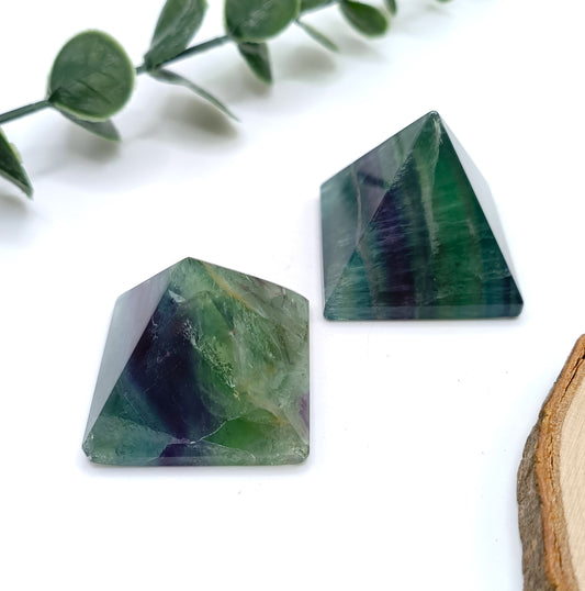 Piramide in fluorite