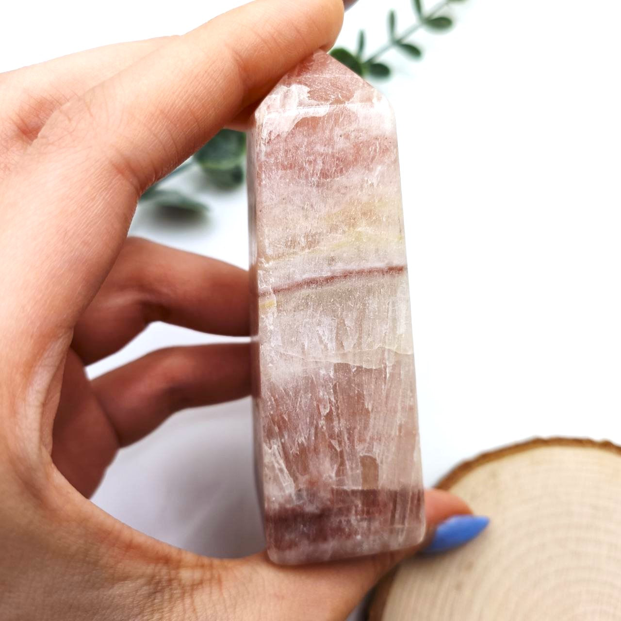 Obelisco in calcite rosa