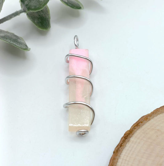 Ciondolo in RESINA punta cristallo rosa pastello trasparente con filo in alluminio