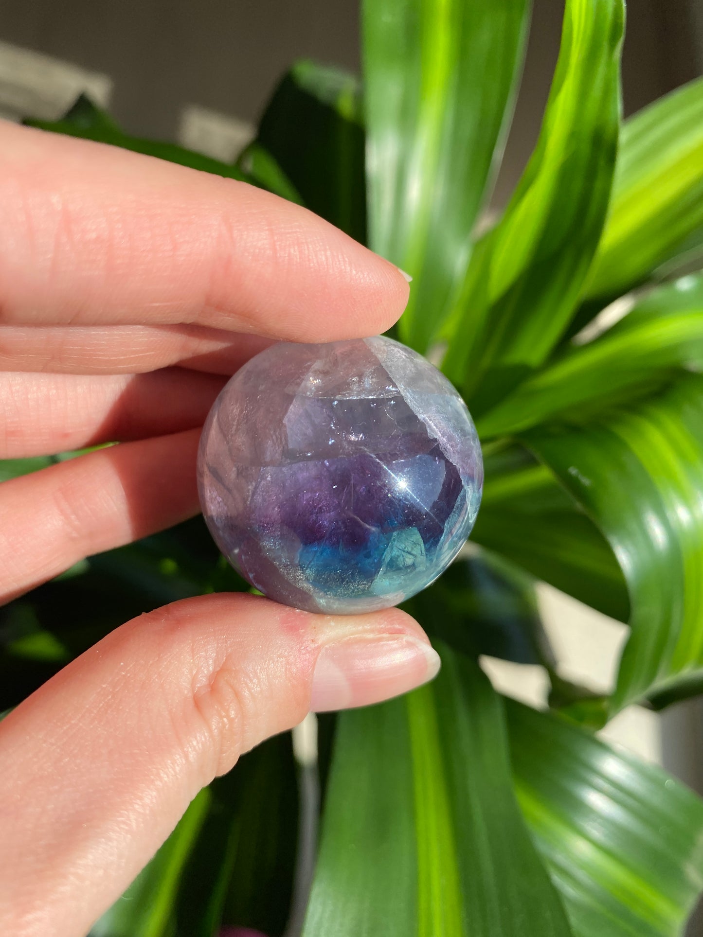 Sfera in fluorite 4 cm